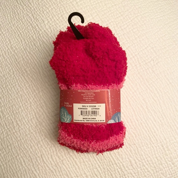 NWT Cozy Cuties Fuzzy Santa Socks - Picture 3 of 5